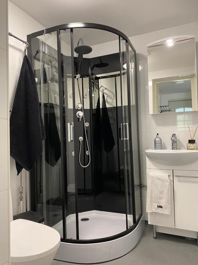 Modern Apt - King-Size Bed - Wifi -Self Check In Appartement Rovaniemi Buitenkant foto